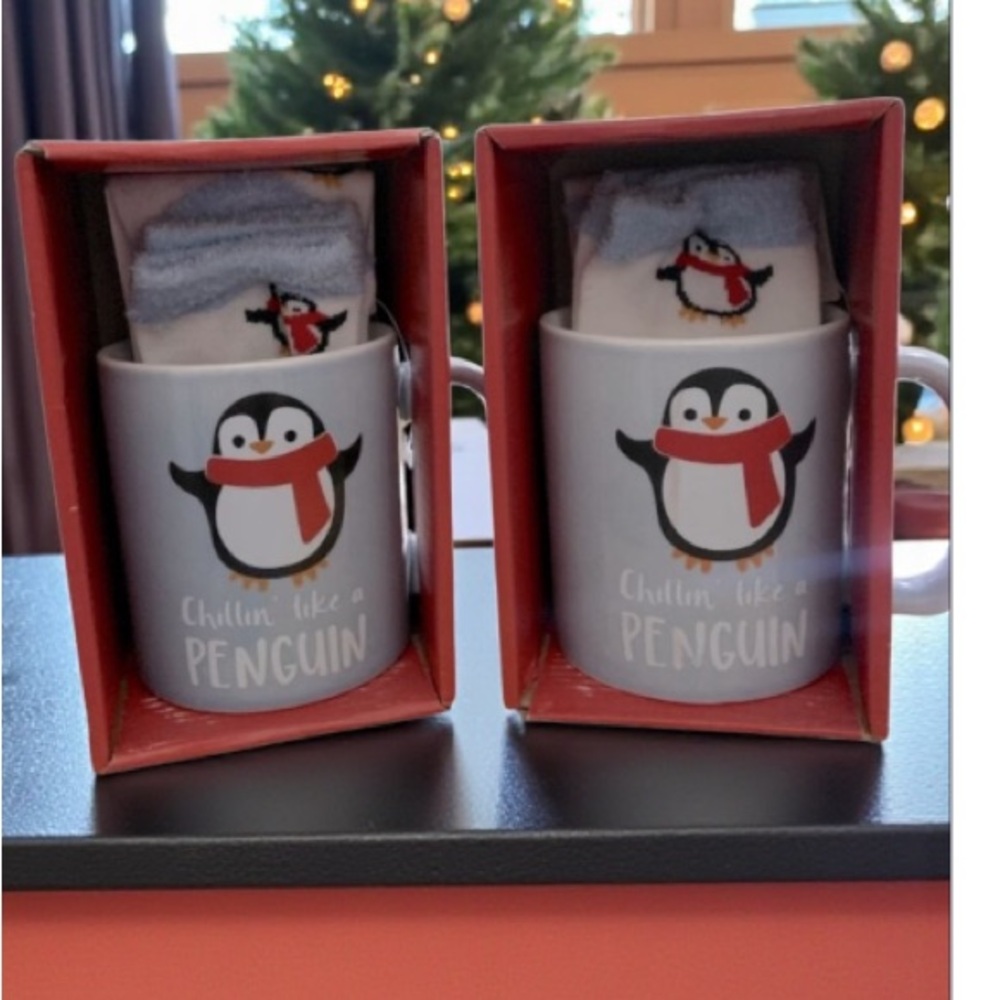 NEW Christmas Penguin Mugs and Socks (2)